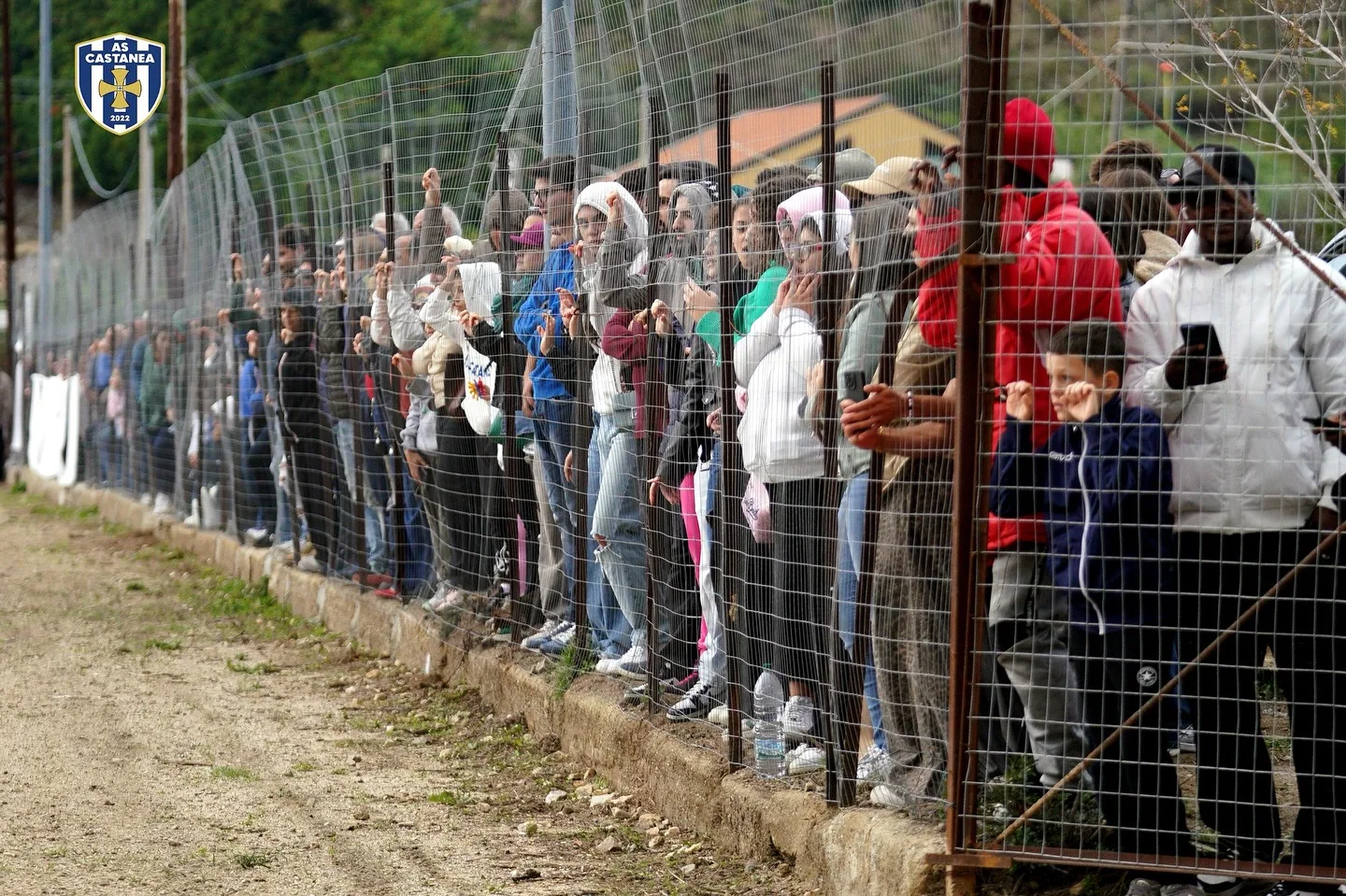 Il pubblico dietro la rete