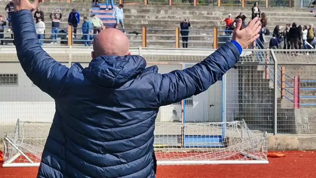 Sotto i tifosi, a fine partita